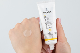 IMAGE SKINCARE CLEAR SOLAR GEL SPF 30 Żel ochronny, z matującym wykończeniem 42,5g