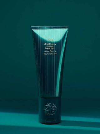 Oribe Moisture&Control Straight Away Smoothing Blowout Cream Wygładzający krem do układania prostych, gładkich stylizacji 150 ml