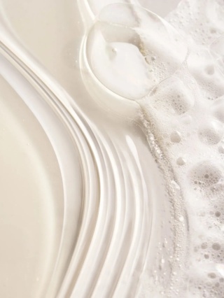 Oribe Serene Scalp Densifying Shampoo Szampon zagęszczający i wzmacniający włosy, redukujący ich wypadanie 250 ml