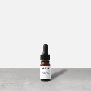 MEDIK8 Intelligent Retinol 3TR Przeciwstarzeniowe serum do twarzy z witaminą A 0,3% 4 ml