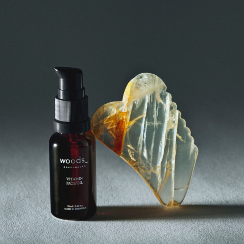 WOODS_COPENHAGEN Sculpting Face Gua Sha Woods Copenhagen Naturalny kamień do masażu Gua Sha