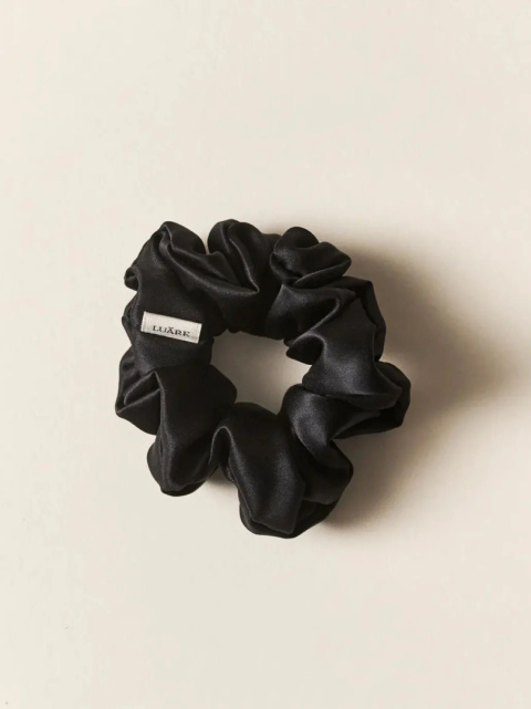 LUARE The Midi Scrunchie Jedwabna gumka do włosów kolor BLACK