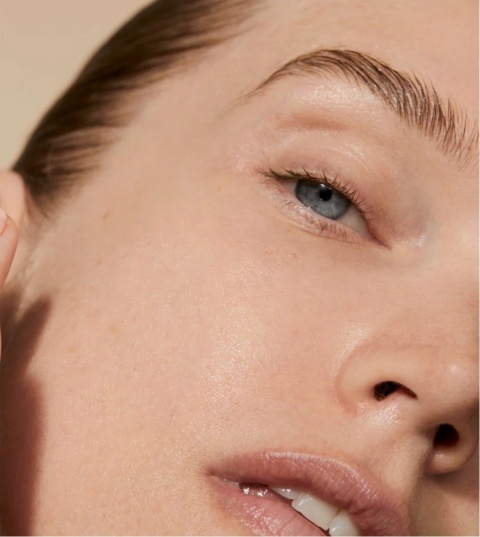 Omorovicza Blue Diamond Concentrate Przeciwzmarszczkowe serum regenerujące z peptydami diamentowymi 30 ml